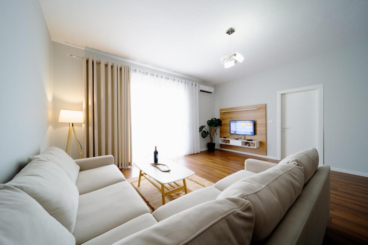 Apartamente Tiranë Luaran gambar