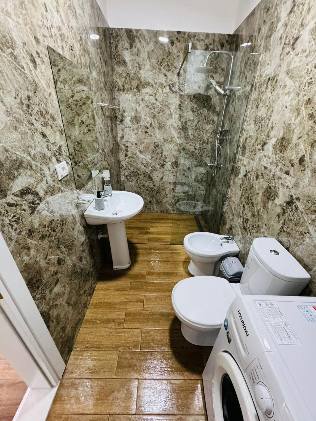 Apartamente Tiranë Luaran gambar