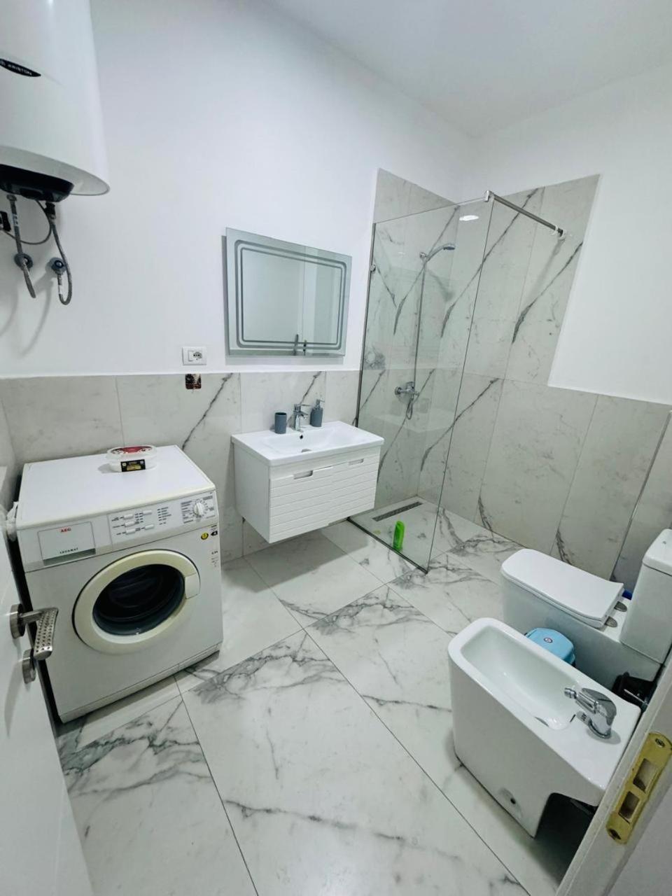 Apartamente Tiranë Luaran gambar