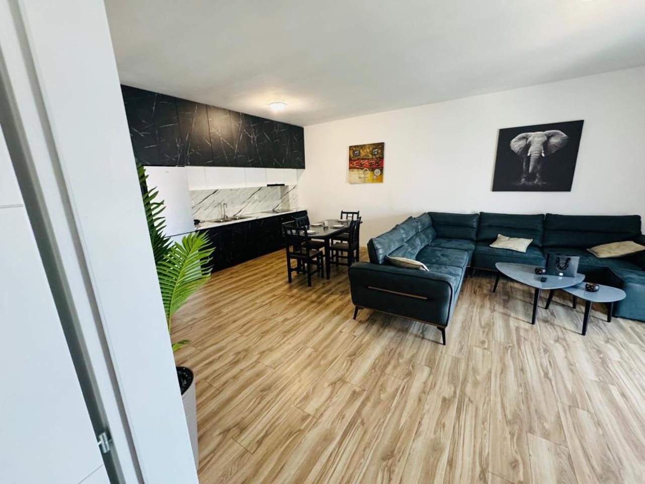 Apartamente Tiranë Luaran gambar