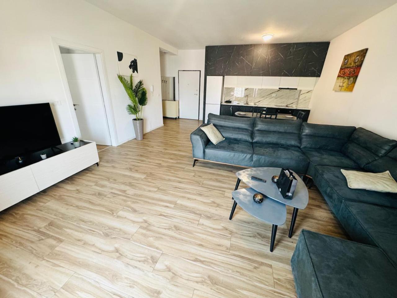 Apartamente Tiranë Luaran gambar