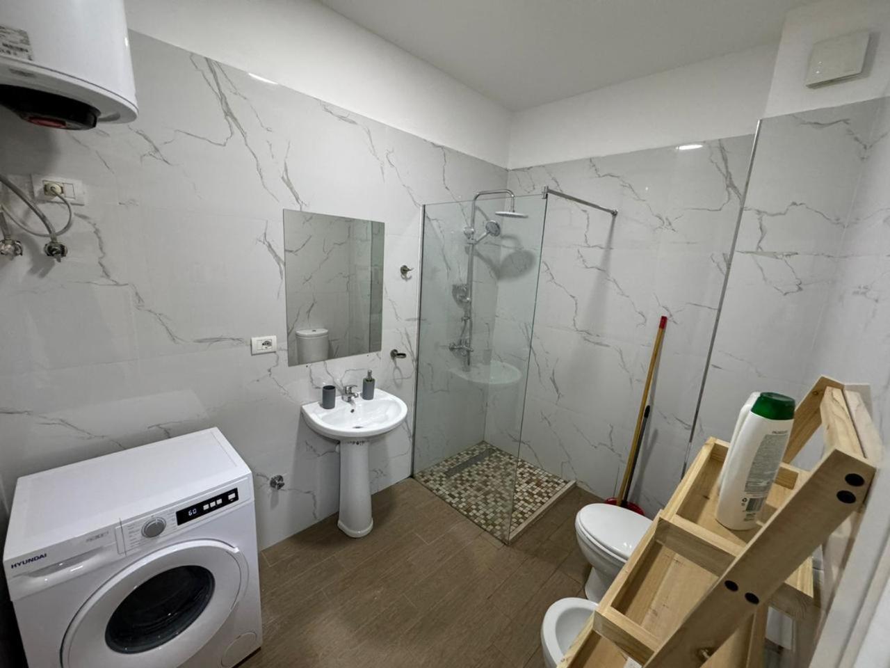 Apartamente Tiranë Luaran gambar