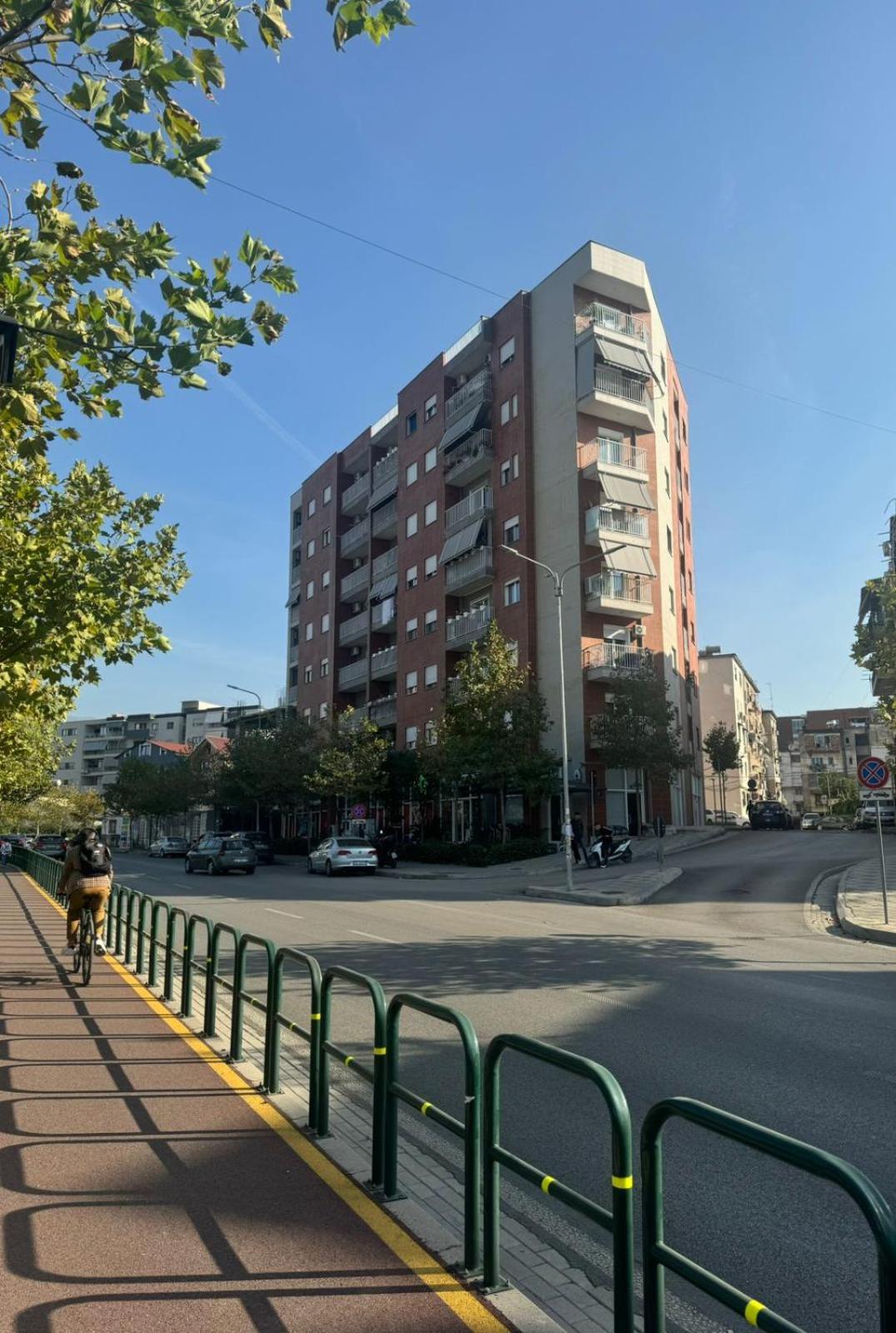 Apartamente Tiranë Luaran gambar